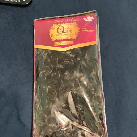 Lacefront wig - Picture 4 of 4